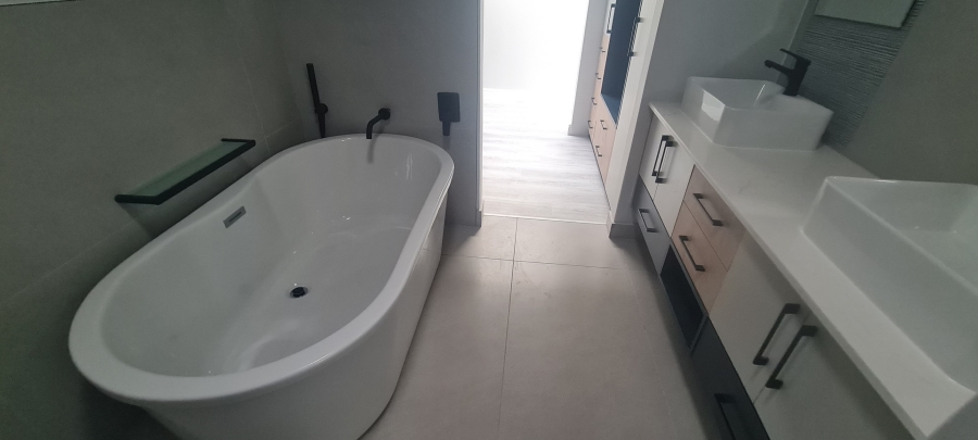 4 Bedroom Property for Sale in Mossel Bay Central Western Cape